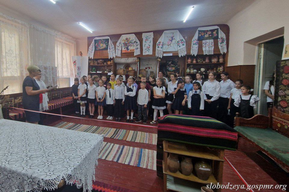 Ученики Карагашской школы посетили музей истории села и приняли участие в интерактивной экскурсии «В гости к нашим предкам»