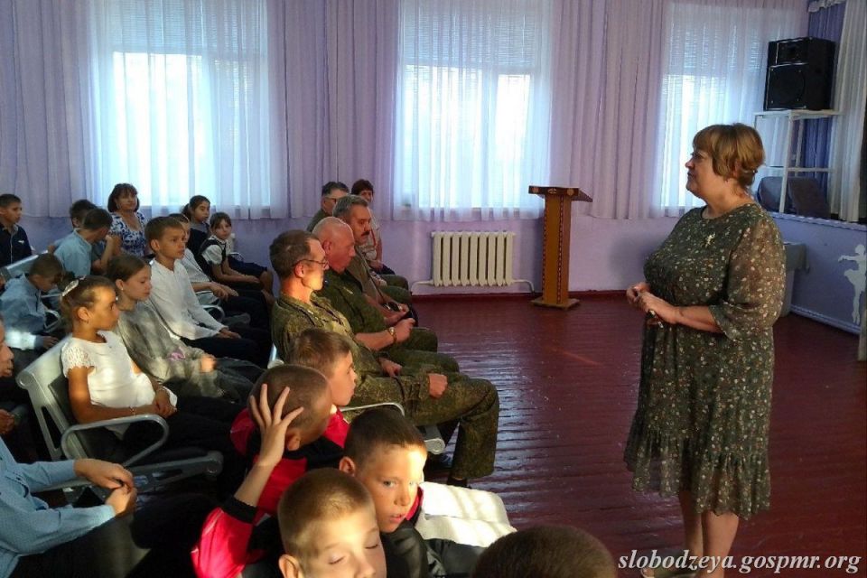 Казаки Слободзейского казачьего округа ЧКВ провели встречу с воспитанниками Глинойской школы-интерната Казаки Слободзейского казачьего округа ЧКВ провели встречу с воспитанниками Глинойской школы-интерната