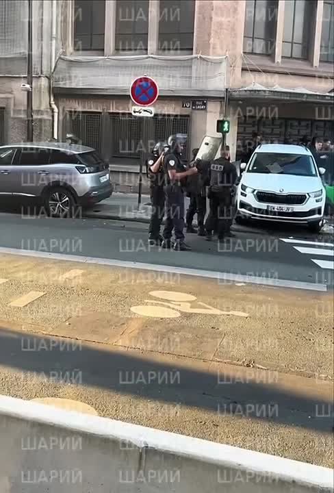 Первые сводки по общенациональному протесту «Блокируем все» во Франции: