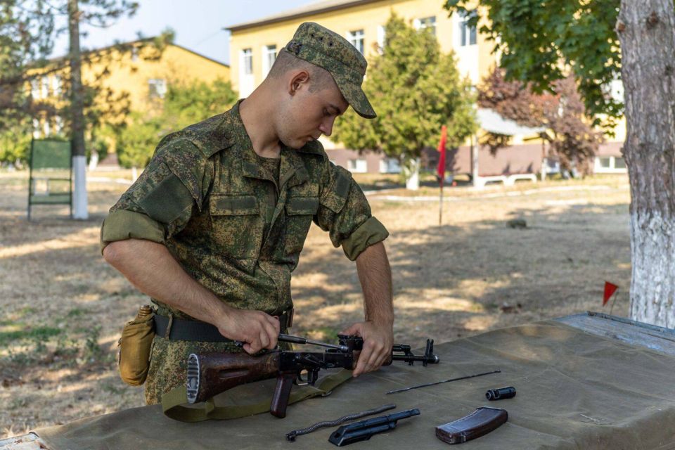 НОВОБРАНЦЫ ВООРУЖЕННЫХ СИЛ ПРОХОДЯТ КУРС ПОДГОТОВКИ МОЛОДОГО СОЛДАТА НОВОБРАНЦЫ ВООРУЖЕННЫХ СИЛ ПРОХОДЯТ КУРС ПОДГОТОВКИ МОЛОДОГО СОЛДАТА