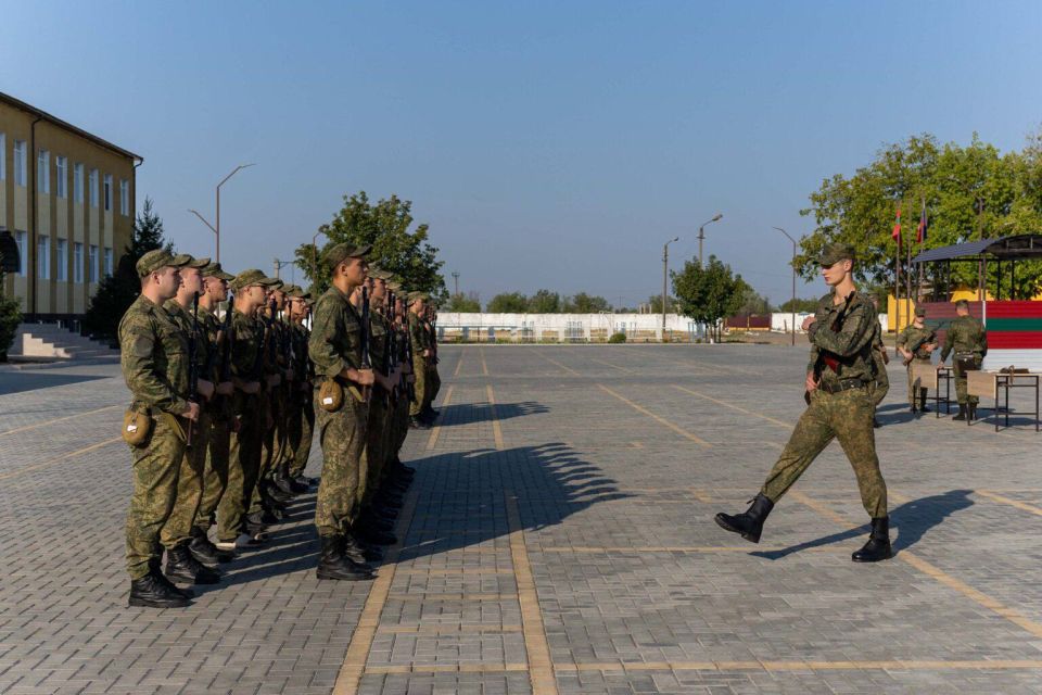 НОВОБРАНЦЫ ВООРУЖЕННЫХ СИЛ ПРОХОДЯТ КУРС ПОДГОТОВКИ МОЛОДОГО СОЛДАТА НОВОБРАНЦЫ ВООРУЖЕННЫХ СИЛ ПРОХОДЯТ КУРС ПОДГОТОВКИ МОЛОДОГО СОЛДАТА