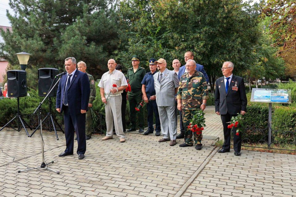 ЧЕСТЬ И СЛАВА РЕСПУБЛИКАНСКОЙ ГВАРДИИ! ЧЕСТЬ И СЛАВА РЕСПУБЛИКАНСКОЙ ГВАРДИИ!