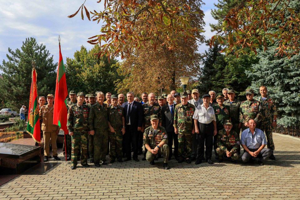 ЧЕСТЬ И СЛАВА РЕСПУБЛИКАНСКОЙ ГВАРДИИ! ЧЕСТЬ И СЛАВА РЕСПУБЛИКАНСКОЙ ГВАРДИИ!