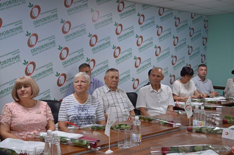 В «Обновлении» активным гражданам вручили награды в честь 35-летия ПМР В «Обновлении» активным гражданам вручили награды в честь 35-летия ПМР