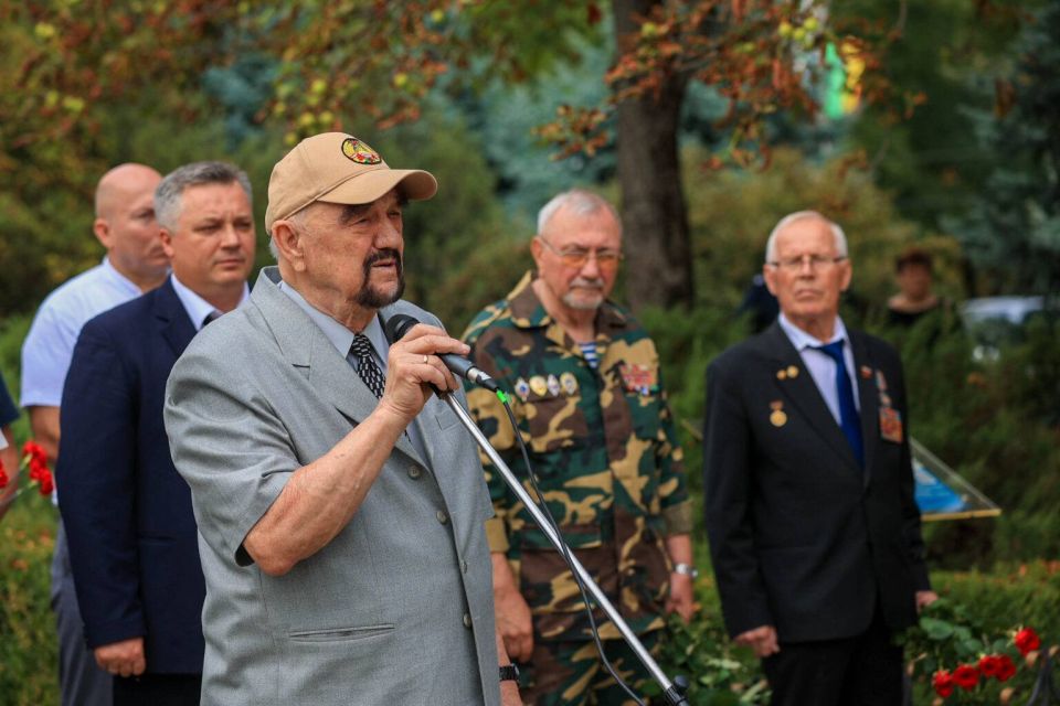 ЧЕСТЬ И СЛАВА РЕСПУБЛИКАНСКОЙ ГВАРДИИ! ЧЕСТЬ И СЛАВА РЕСПУБЛИКАНСКОЙ ГВАРДИИ!