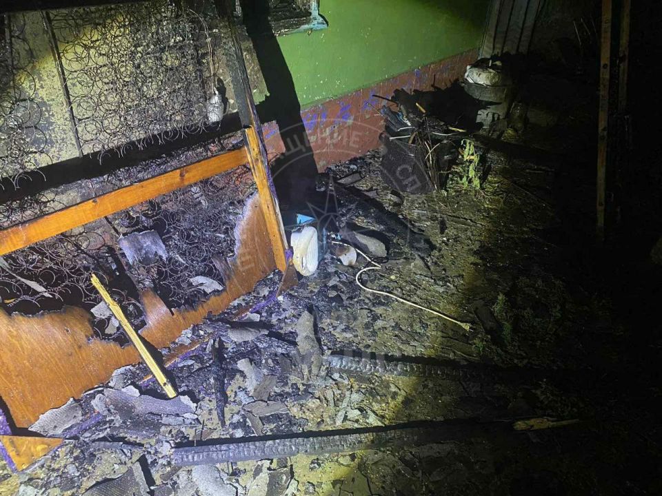 Пожар в Слободзее. Около полуночи 10 сентября очевидцы вызвали пожарных: во дворе дома на улице Ленина загорелся диван Пожар в Слободзее. Около полуночи 10 сентября очевидцы вызвали пожарных: во дворе дома на улице Ленина загорелся диван