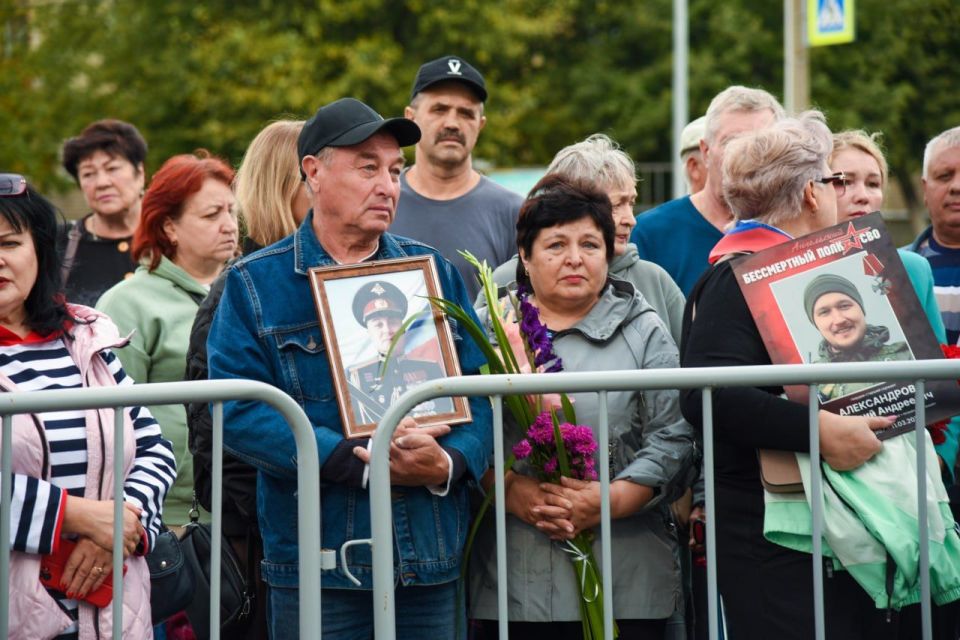 Южноуральск. В центре города на мемориале «Вечный огонь» открыт памятник бойцам специальной военной операции Южноуральск. В центре города на мемориале «Вечный огонь» открыт памятник бойцам специальной военной операции