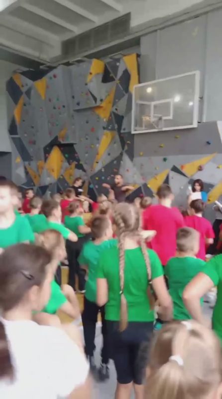 В 15-й бендерской школе утро началось с чемпионской зарядки