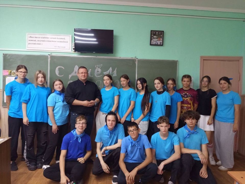 Сегодня в школе №15 г. Бендер прошёл спортивный проект «Зарядка с чемпионом» Сегодня в школе №15 г. Бендер прошёл спортивный проект «Зарядка с чемпионом»