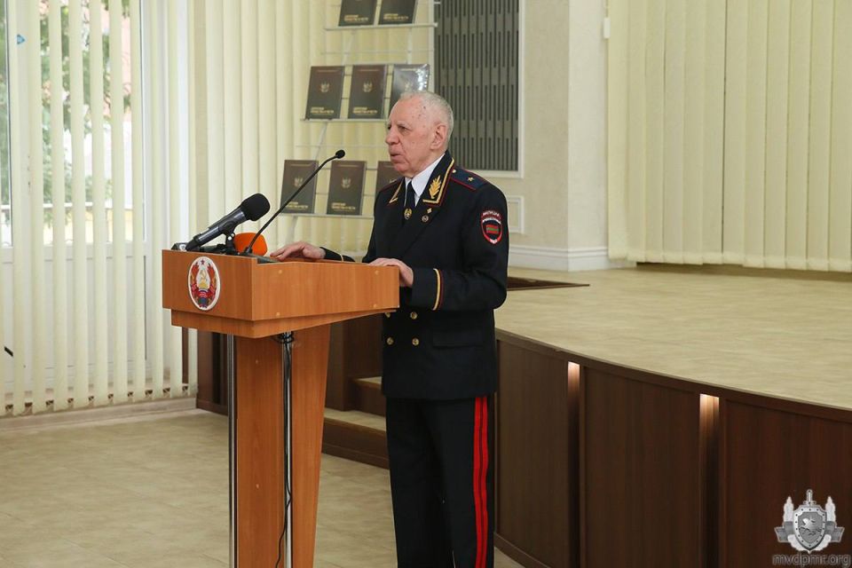 Дорогами мужества и чести. Во Дворце Республики состоялась презентация первого в истории государства художественно-публицистического издания «Дорогами мужества и чести», посвящённого ветеранскому движению органов внутренних... Дорогами мужества и чести. Во Дворце Республики состоялась презентация первого в истории государства художественно-публицистического издания «Дорогами мужества и чести», посвящённого ветеранскому движению органов внутренних...