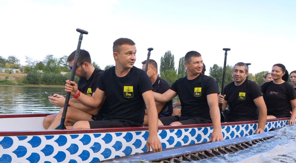 Бендерский «Экипаж» готовится к регате на драконах Бендерский «Экипаж» готовится к регате на драконах