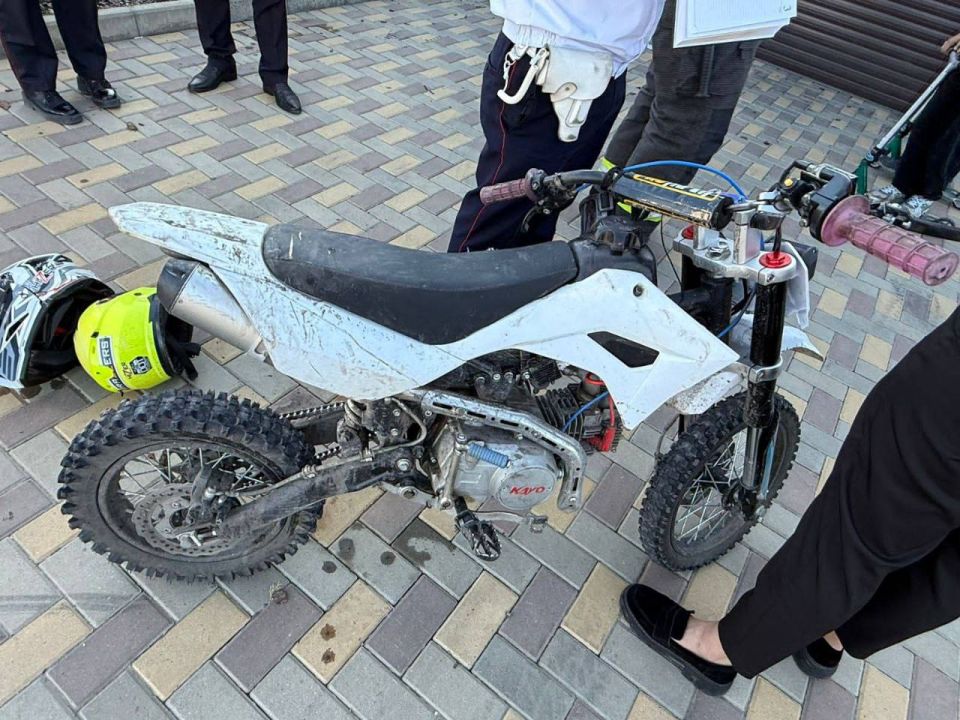Страшная авария из Ставропольского края: грузовик снёс троих подростков на питбайках Страшная авария из Ставропольского края: грузовик снёс троих подростков на питбайках