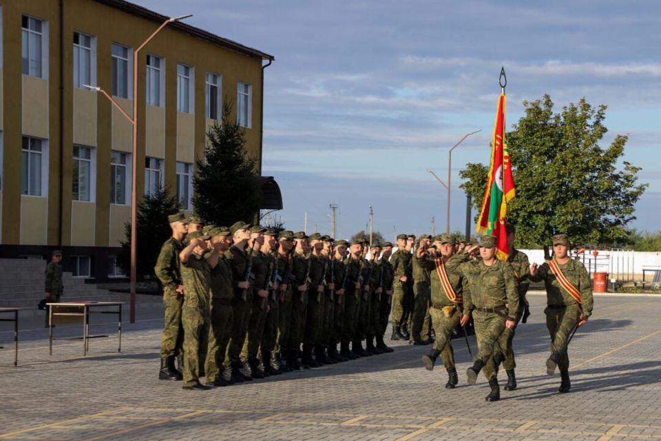 Новобранцы Вооружённых сил ПМР приняли присягу, став полноправными защитниками Отечества Новобранцы Вооружённых сил ПМР приняли присягу, став полноправными защитниками Отечества