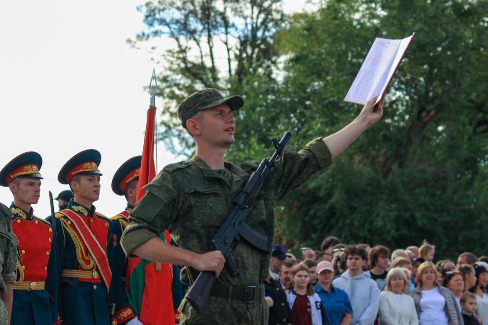 ПРИНЯЛИ ПРИСЯГУ НА ВЕРНОСТЬ ОТЕЧЕСТВУ ПРИНЯЛИ ПРИСЯГУ НА ВЕРНОСТЬ ОТЕЧЕСТВУ