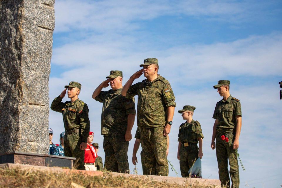 ДНЮ ТАНКИСТА ПОСВЯЩАЕТСЯ. В канун празднования Дня танкиста у памятного знака «Танковая переправа» прошли торжественные мероприятия ДНЮ ТАНКИСТА ПОСВЯЩАЕТСЯ. В канун празднования Дня танкиста у памятного знака «Танковая переправа» прошли торжественные мероприятия