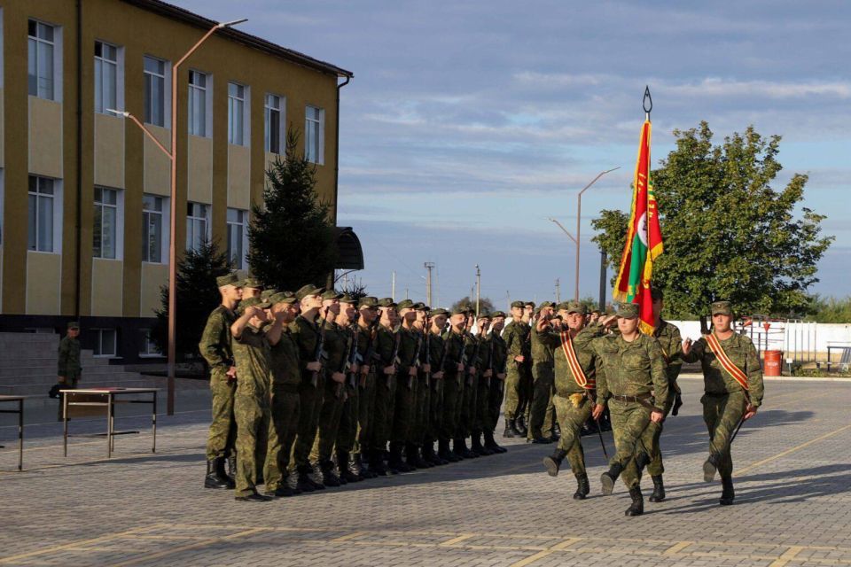 ПРИНЯЛИ ПРИСЯГУ НА ВЕРНОСТЬ ОТЕЧЕСТВУ ПРИНЯЛИ ПРИСЯГУ НА ВЕРНОСТЬ ОТЕЧЕСТВУ