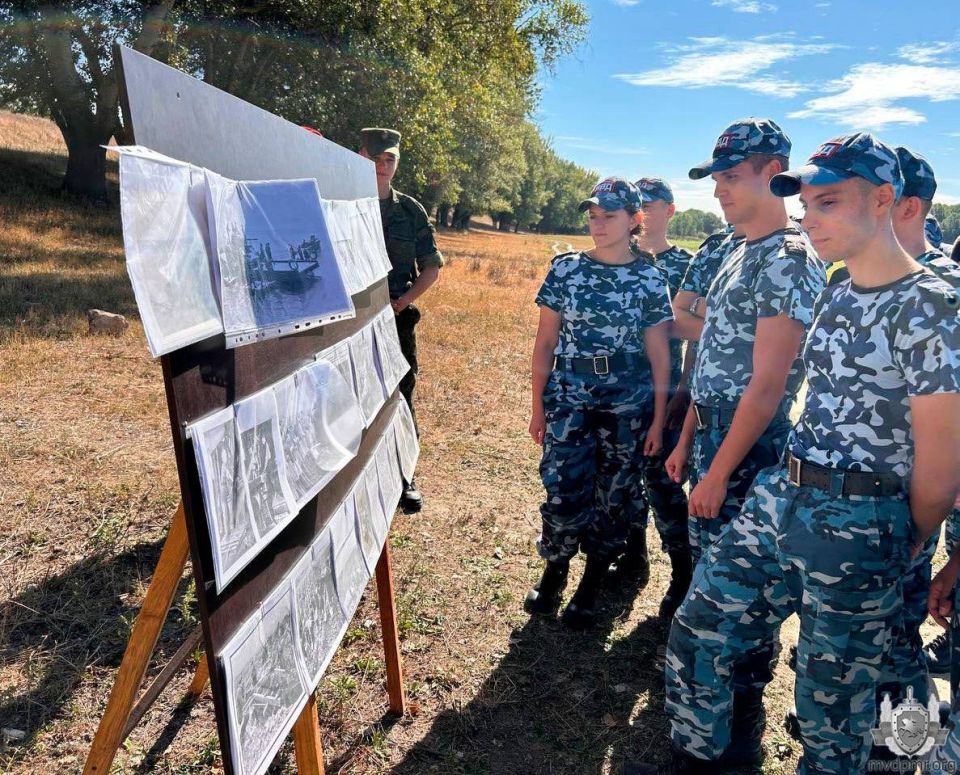 Памяти павших. В преддверии Дня танкиста и памяти жертв фашизма в селе Суклея состоялось пронизанное исторической болью и гордостью мероприятие, объединившее неравнодушных к героическому прошлому нашей земли юных патриотов Памяти павших. В преддверии Дня танкиста и памяти жертв фашизма в селе Суклея состоялось пронизанное исторической болью и гордостью мероприятие, объединившее неравнодушных к героическому прошлому нашей земли юных патриотов
