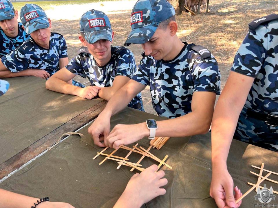 Памяти павших. В преддверии Дня танкиста и памяти жертв фашизма в селе Суклея состоялось пронизанное исторической болью и гордостью мероприятие, объединившее неравнодушных к героическому прошлому нашей земли юных патриотов Памяти павших. В преддверии Дня танкиста и памяти жертв фашизма в селе Суклея состоялось пронизанное исторической болью и гордостью мероприятие, объединившее неравнодушных к героическому прошлому нашей земли юных патриотов