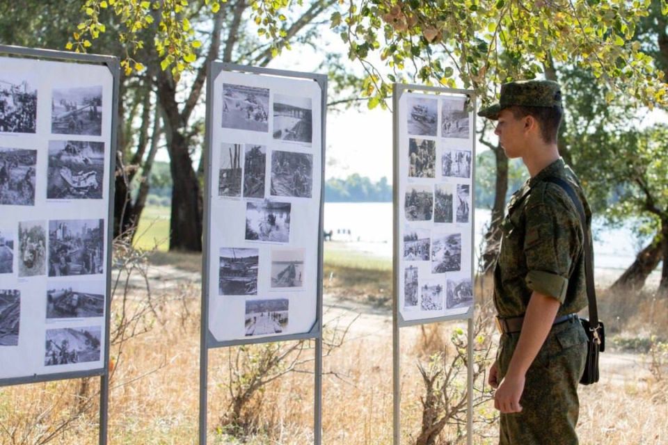 У памятного знака «Танковая переправа» в с. Суклея почтили память солдат, погибших в 1944 году У памятного знака «Танковая переправа» в с. Суклея почтили память солдат, погибших в 1944 году