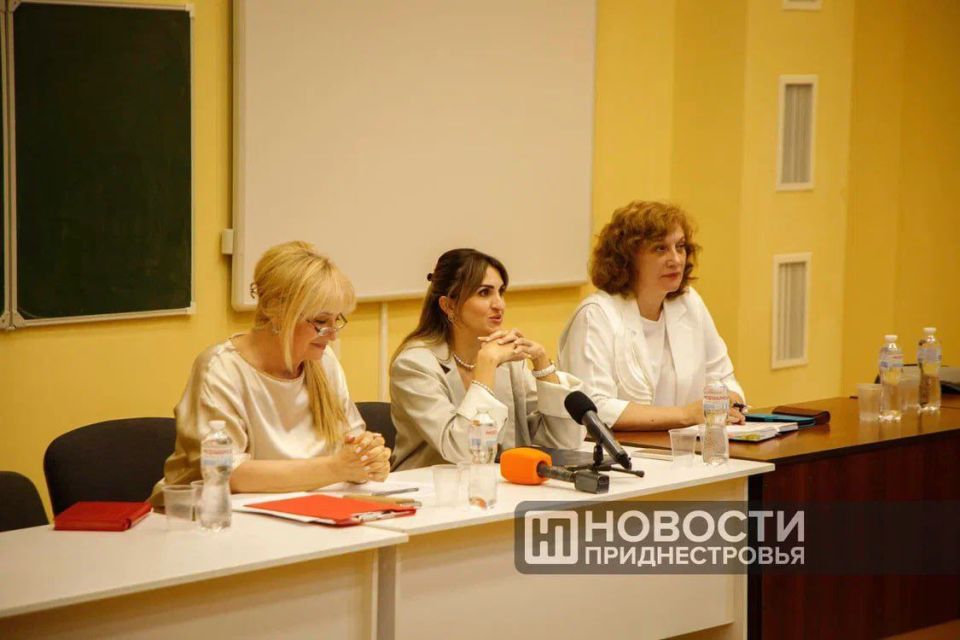 На площадке мединститута ПГУ прошла встреча министра здравоохранения Кристины Албул со студентами-первокурсниками и представителями ректората