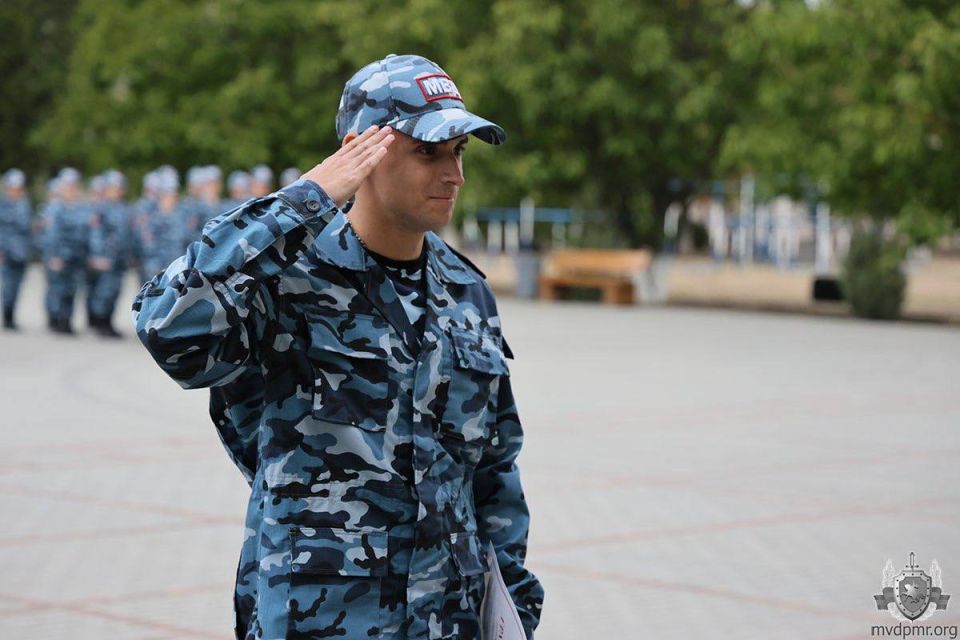 По заслугам и честь. В актовом зале МВД 17 сентября наградили сотрудниц ведомства, принявших участие в параде к 35-летию Приднестровья По заслугам и честь. В актовом зале МВД 17 сентября наградили сотрудниц ведомства, принявших участие в параде к 35-летию Приднестровья