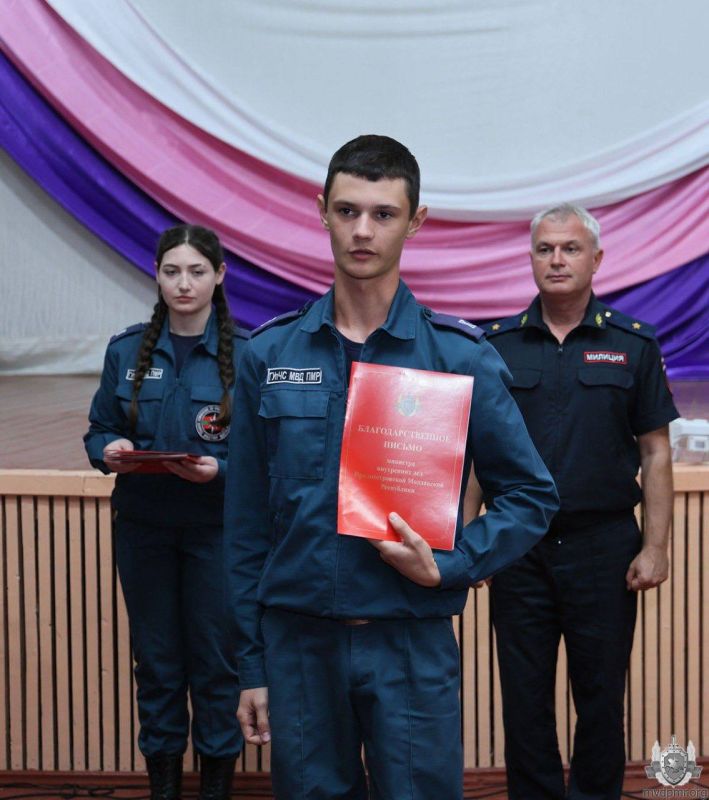 По заслугам и честь. В актовом зале МВД 17 сентября наградили сотрудниц ведомства, принявших участие в параде к 35-летию Приднестровья По заслугам и честь. В актовом зале МВД 17 сентября наградили сотрудниц ведомства, принявших участие в параде к 35-летию Приднестровья