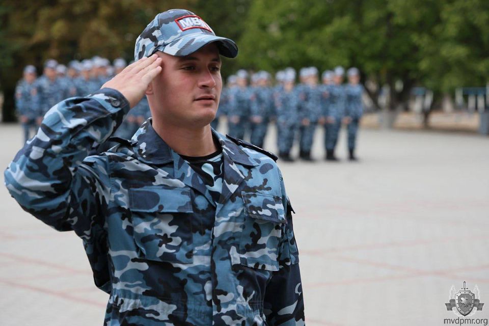 По заслугам и честь. В актовом зале МВД 17 сентября наградили сотрудниц ведомства, принявших участие в параде к 35-летию Приднестровья По заслугам и честь. В актовом зале МВД 17 сентября наградили сотрудниц ведомства, принявших участие в параде к 35-летию Приднестровья