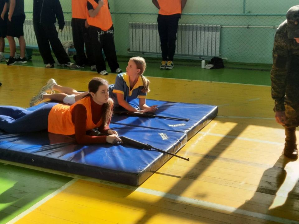 Сегодня в спортивном зале МОУ «БСОШ №14» под эгидой спортивного клуба армии «Крепость» прошла Спартакиада школьников, посвящённая 34-й годовщине образования Вооружённых Сил Приднестровской Молдавской Республики Сегодня в спортивном зале МОУ «БСОШ №14» под эгидой спортивного клуба армии «Крепость» прошла Спартакиада школьников, посвящённая 34-й годовщине образования Вооружённых Сил Приднестровской Молдавской Республики