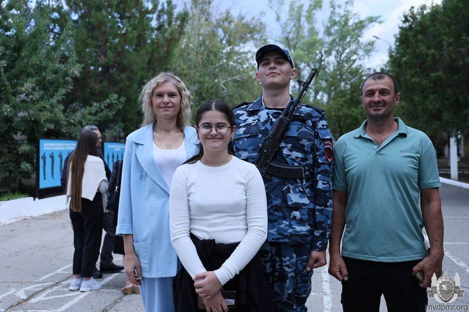Присягнули на верность Родине Присягнули на верность Родине