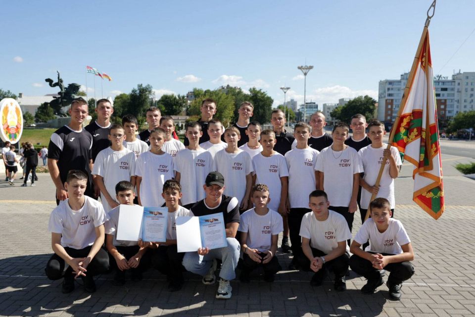 КУРСАНТЫ ВОЕННОГО ИНСТИТУТА И СУВОРОВЦЫ – УЧАСТНИКИ ЛЕГКОАТЛЕТИЧЕСКОГО ЗАБЕГА КУРСАНТЫ ВОЕННОГО ИНСТИТУТА И СУВОРОВЦЫ – УЧАСТНИКИ ЛЕГКОАТЛЕТИЧЕСКОГО ЗАБЕГА