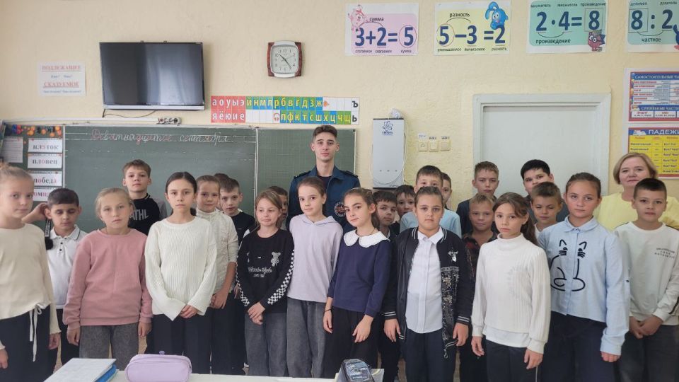В средней школе № 16 состоялась лекция на тему «Меры безопасности в учебный период», которую провели спасатели ОРВС АПС г. Бендеры В средней школе № 16 состоялась лекция на тему «Меры безопасности в учебный период», которую провели спасатели ОРВС АПС г. Бендеры