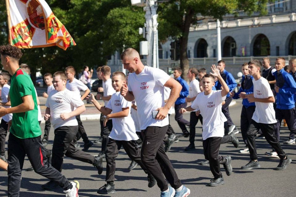 КУРСАНТЫ ВОЕННОГО ИНСТИТУТА И СУВОРОВЦЫ – УЧАСТНИКИ ЛЕГКОАТЛЕТИЧЕСКОГО ЗАБЕГА КУРСАНТЫ ВОЕННОГО ИНСТИТУТА И СУВОРОВЦЫ – УЧАСТНИКИ ЛЕГКОАТЛЕТИЧЕСКОГО ЗАБЕГА