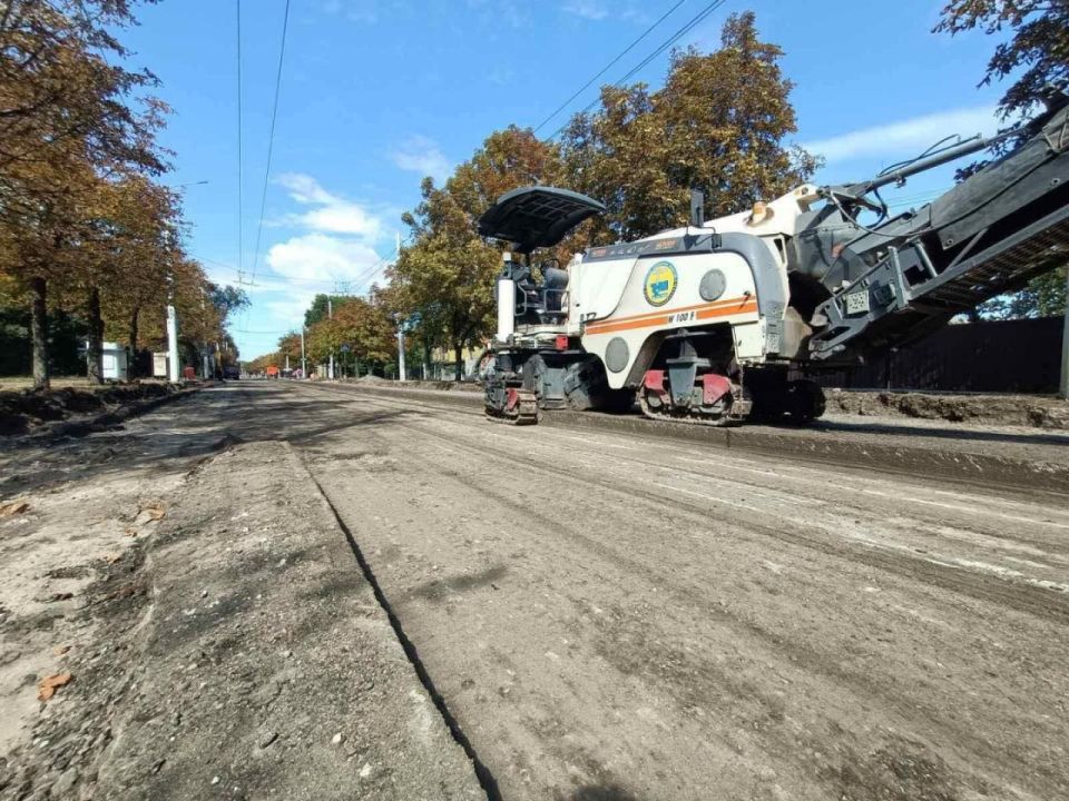 В Бендерах на Борисовке полностью перекрыли участок дороги по Кишинёвской, там меняют старый асфальт