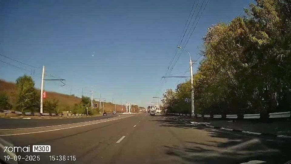 Долбоящер за рулем. Очередной "герой руля" вылетел на встречную полосу и поставил под угрозу жизни людей