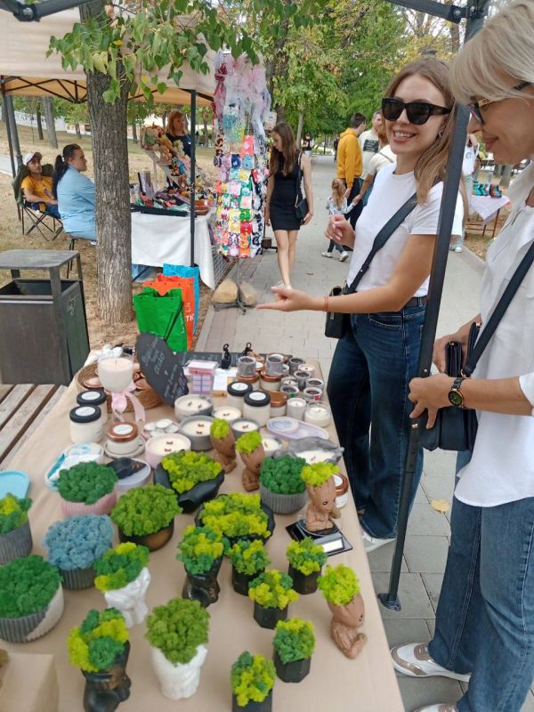 Ярмарка экологических возможностей в Бендерах В городе проходит «Ярмарка экологических возможностей и социального предпринимательства», собравшая более 30 предпринимателей со всего Приднестровья Ярмарка экологических возможностей в Бендерах В городе проходит «Ярмарка экологических возможностей и социального предпринимательства», собравшая более 30 предпринимателей со всего Приднестровья