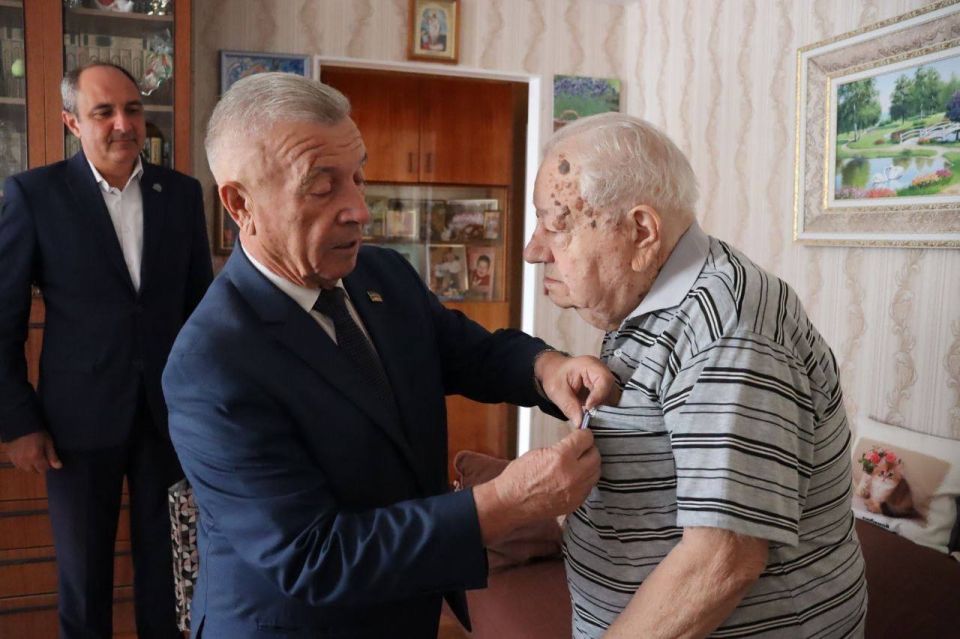 Ветерану ОВД – 90 лет. Полковник в отставке Владимир Иосифович Мельничук 20 сентября отмечает свой 90-летний юбилей Ветерану ОВД – 90 лет. Полковник в отставке Владимир Иосифович Мельничук 20 сентября отмечает свой 90-летний юбилей