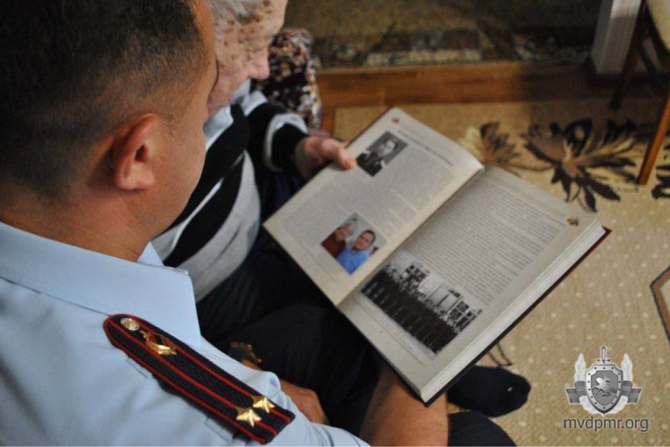 Ветерану ОВД – 90 лет. Полковник в отставке Владимир Иосифович Мельничук 20 сентября отмечает свой 90-летний юбилей Ветерану ОВД – 90 лет. Полковник в отставке Владимир Иосифович Мельничук 20 сентября отмечает свой 90-летний юбилей