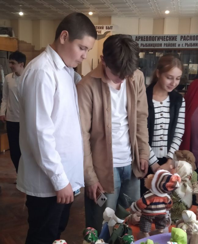 В Рыбницком историко-краеведческом музее состоялась творческая гостиная "Щедра талантами родная земля", посвящённая Году приднестровского народа В Рыбницком историко-краеведческом музее состоялась творческая гостиная "Щедра талантами родная земля", посвящённая Году приднестровского народа