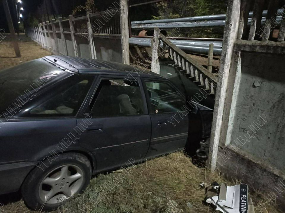 Снёс забор в Тирасполе. В ночь на 22 сентября в переулке Гребеницком произошло ДТП Снёс забор в Тирасполе. В ночь на 22 сентября в переулке Гребеницком произошло ДТП