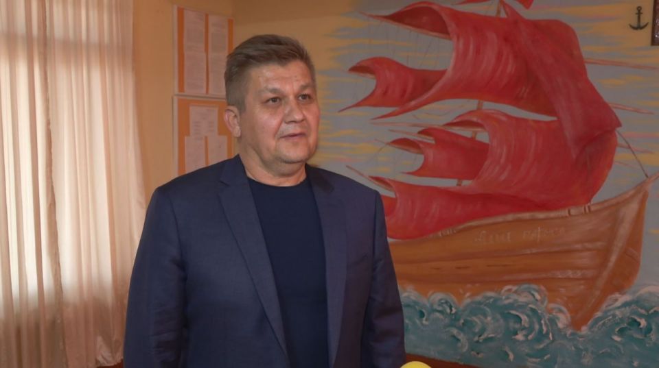 Капитан «Алых парусов». Василий Иванов уже 12 лет возглавляет филиал ДДЮТ «Алые паруса»