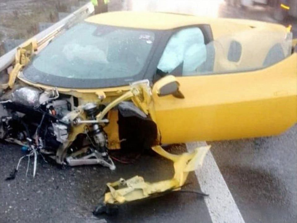 Новенькую Ferrari стоимостью до 36 миллионов рублей разбили на трассе Казань — Екатеринбург Новенькую Ferrari стоимостью до 36 миллионов рублей разбили на трассе Казань — Екатеринбург