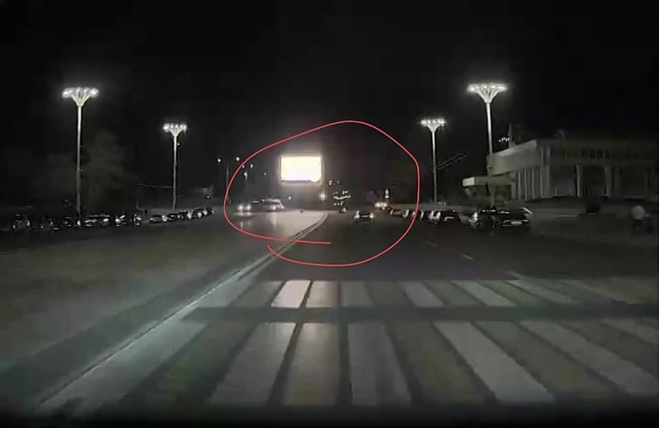 Только что,в Тирасполе ДТП с мотоциклом,маршрутка поворачивала,мотоциклист обгон в этот момент делал,девушка с мотоцикла слетела от удара