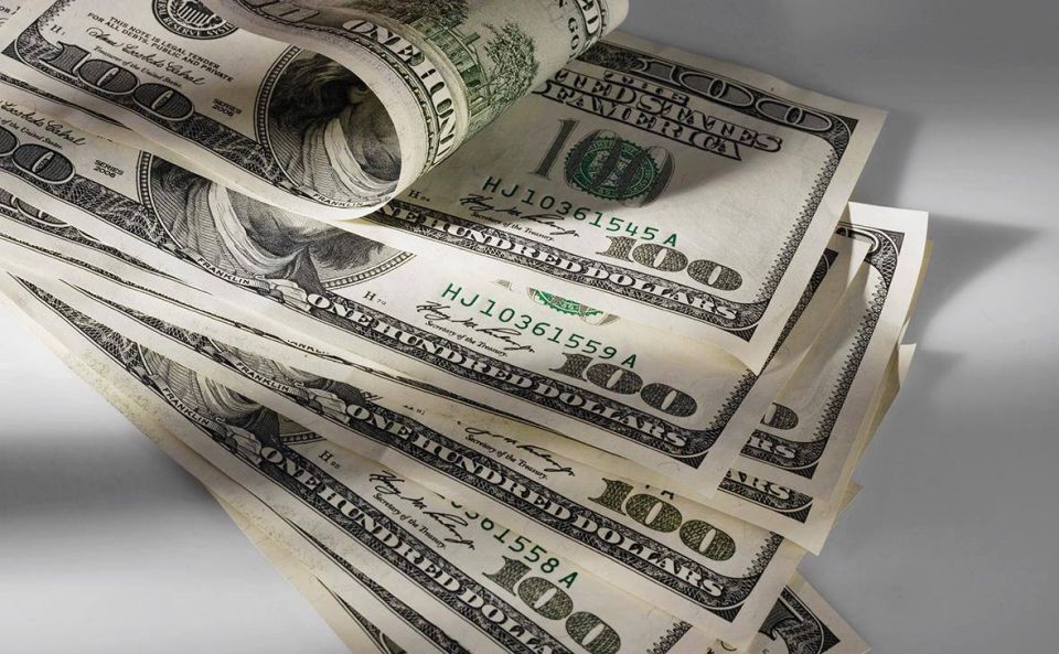 13-летний подросток за полгода украл у матери и отчима 3000 долларов