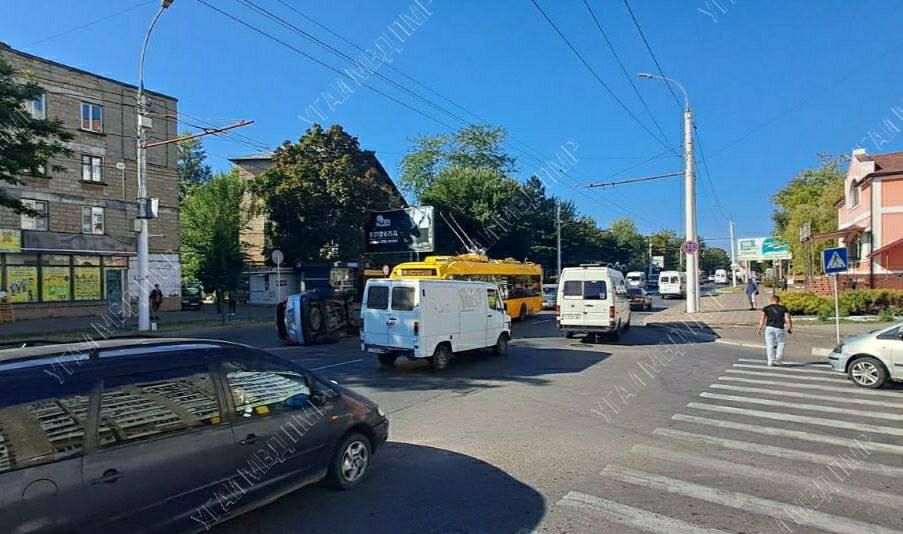 ДТП в столице. Утром 23 сентября в Тирасполе на улице Карла Либкнехта (в Бородинском микрорайоне) произошло ДТП с участием автомобилей «Ауди» и «Мицубиси» ДТП в столице. Утром 23 сентября в Тирасполе на улице Карла Либкнехта (в Бородинском микрорайоне) произошло ДТП с участием автомобилей «Ауди» и «Мицубиси»