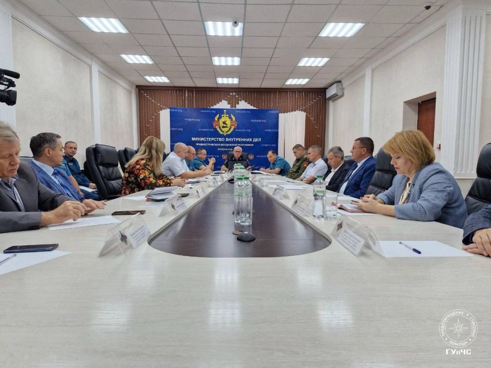 23 сентября в МВД прошло третье заседание Государственной комиссии по ЧС под руководством министра внутренних дел Виталия Нягу 23 сентября в МВД прошло третье заседание Государственной комиссии по ЧС под руководством министра внутренних дел Виталия Нягу