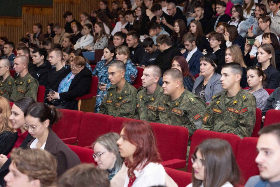 КУРСАНТЫ ВОЕННОГО ИНСТИТУТА – УЧАСТНИКИ ФОРУМА «ФОРМУЛА УСПЕХА» КУРСАНТЫ ВОЕННОГО ИНСТИТУТА – УЧАСТНИКИ ФОРУМА «ФОРМУЛА УСПЕХА»