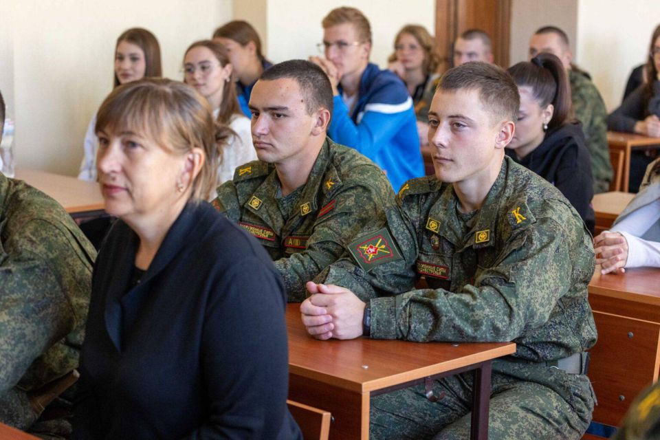 КУРСАНТЫ ВОЕННОГО ИНСТИТУТА – УЧАСТНИКИ ФОРУМА «ФОРМУЛА УСПЕХА» КУРСАНТЫ ВОЕННОГО ИНСТИТУТА – УЧАСТНИКИ ФОРУМА «ФОРМУЛА УСПЕХА»