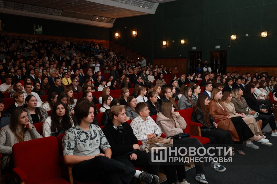 Первый Республиканский молодёжный форум «Формула успеха» собрал в Приднестровском госуниверситете около 500 студентов и школьников Первый Республиканский молодёжный форум «Формула успеха» собрал в Приднестровском госуниверситете около 500 студентов и школьников