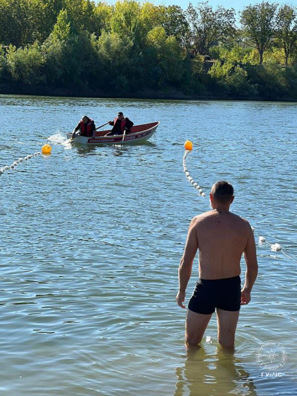 На столичном городском пляже прямо сейчас спасатели меряются силами в личном зачёте! На столичном городском пляже прямо сейчас спасатели меряются силами в личном зачёте!