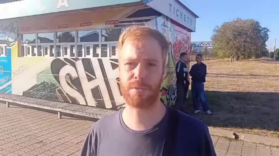 Рубен из Испании приехал в Приднестровье пару дней назад, а сегодня пришёл на стадион, чтобы посмотреть игру «Шерифа»